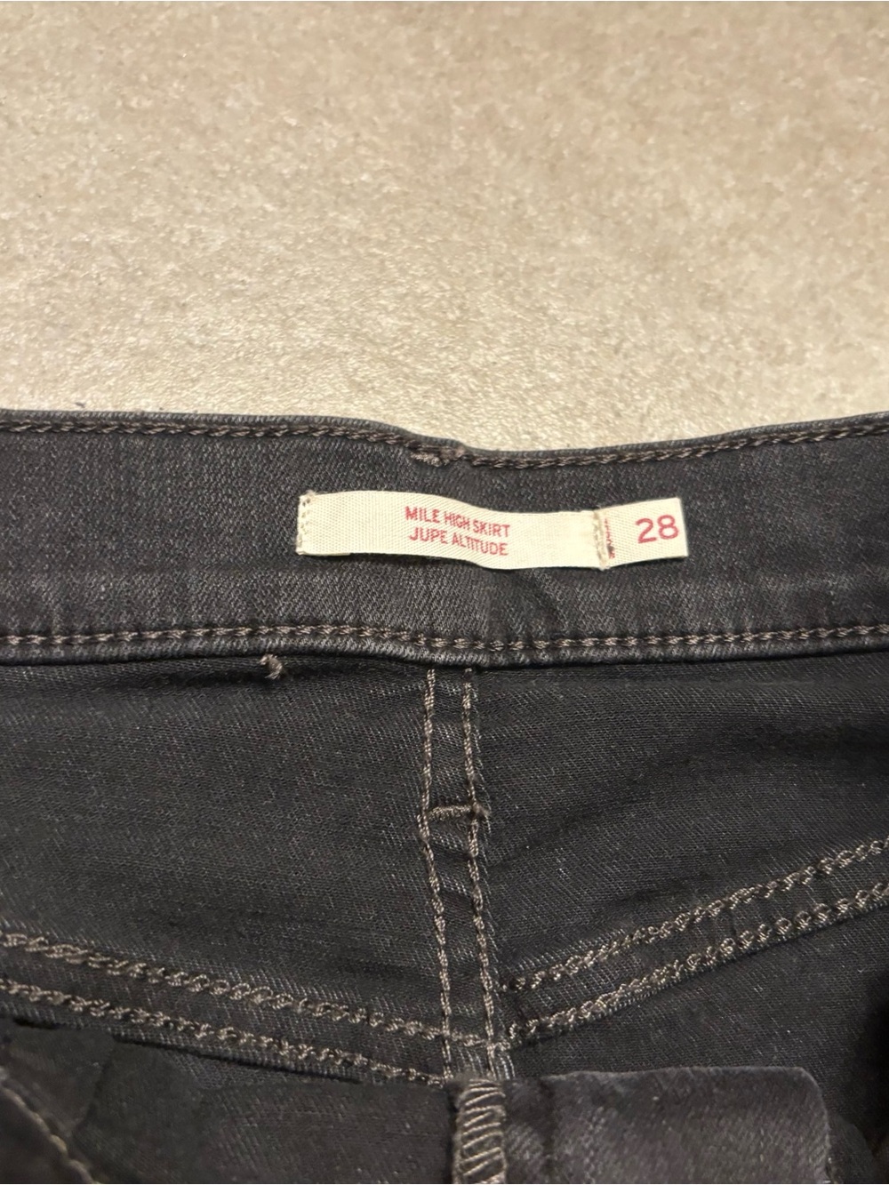 Jupe en denim noir Levi’s Mile High Skirt - Size 28 / W28 - Picture 3 of 3